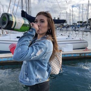 Meet your Posher, Molly